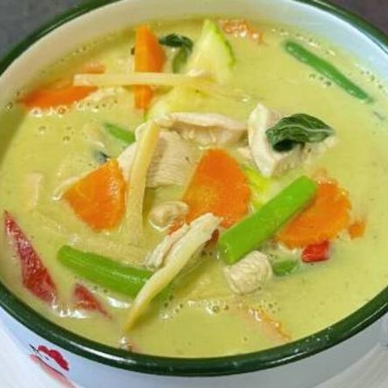 Delicious Green Curry Experience